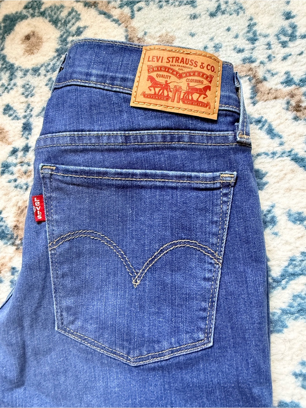 Levi's Women's Blue Skinny Jeans with Signature Back Pocket